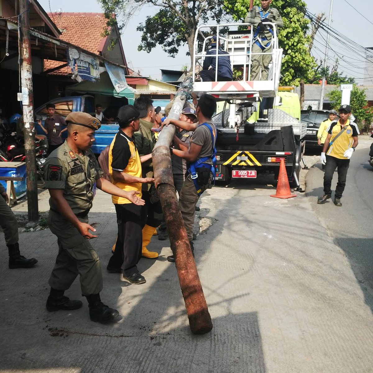 satgas jalan dan jembatan depok tweet media