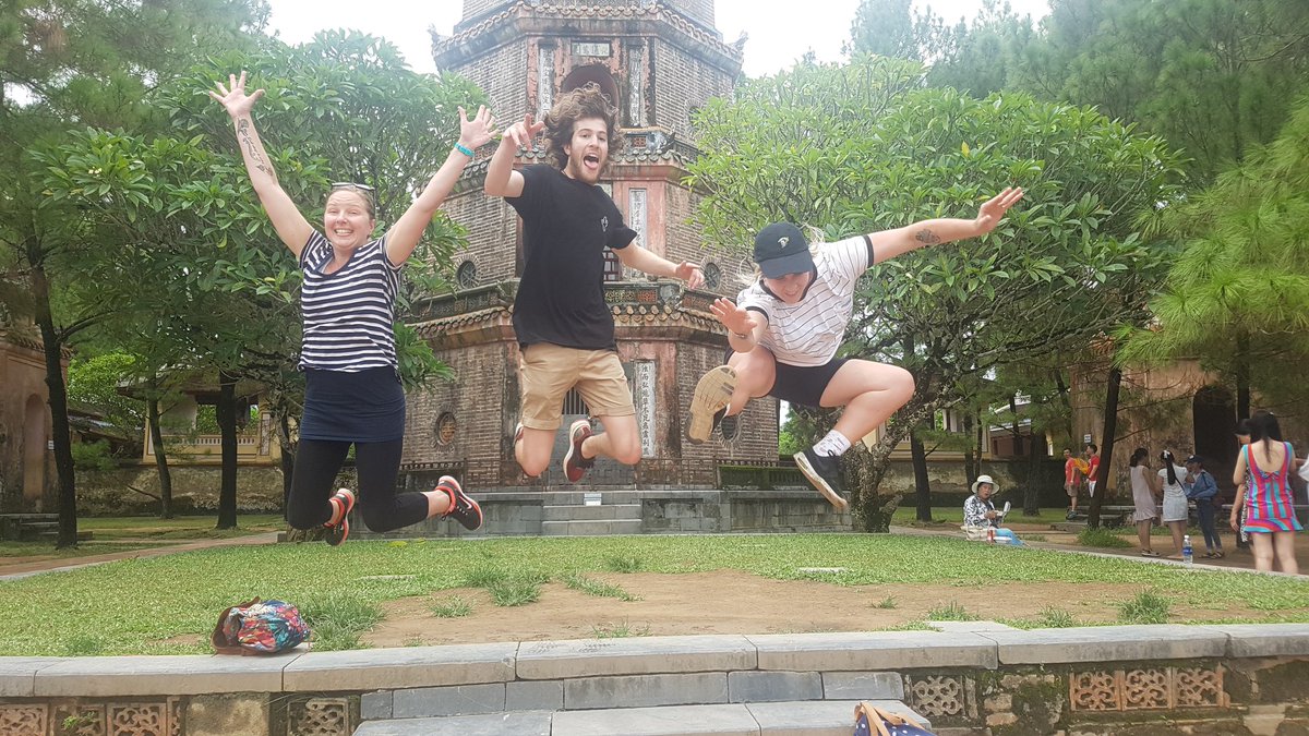 YeahBST's tweet photo. YBST || Gmonster on tour ✈ https://t.co/Ge4IFKEY6z