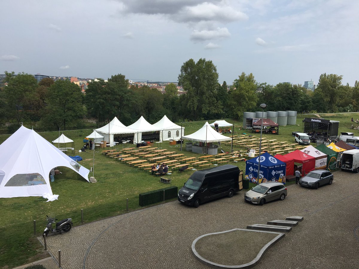 KateCech's tweet photo. Přípravy na #BeerFest jsou v plném proudu @DeloitteCZ #tesimese https://t.co/0nSgt8WP5Y