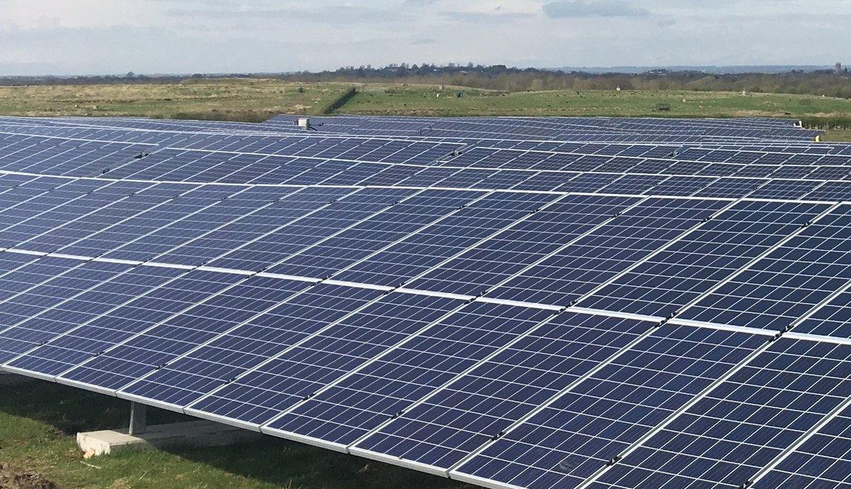 SwindonCouncil's tweet photo. Swindon Council &amp; @publicpoweruk scoop #APSE17 Service Award for Best Renewable Energy Initiative for Chapel Farm Solar Park #swindon 🏆 https://t.co/8wOZtE6QrM
