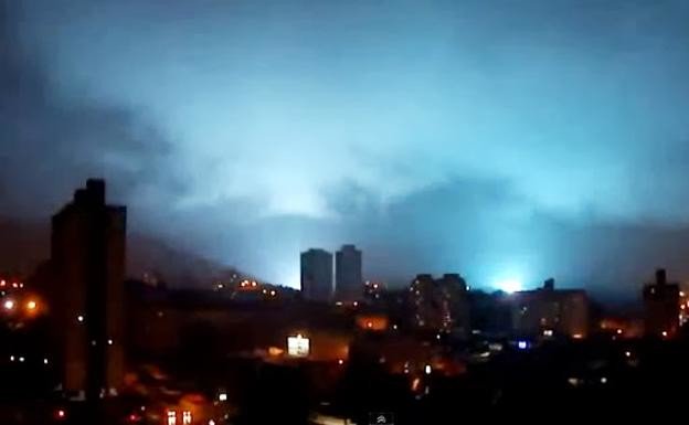 ferminmm's tweet photo. Las extrañas luces en el cielo durante el terremoto de México
https://t.co/dDjFeg3Q8R https://t.co/0UhZXwYdKK