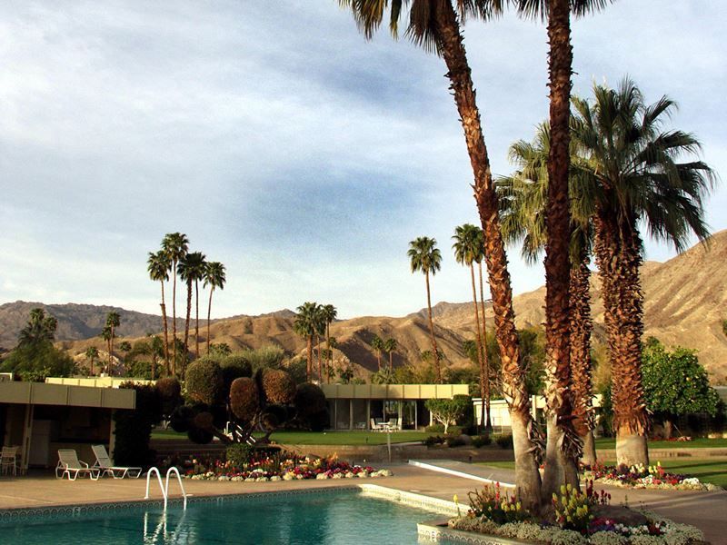 AmericanSkyIRL's tweet photo. Known for its quirky homes &amp; desert landscapes - there's more to @PalmSpringsCA than meets the eye. https://t.co/UBjTtiFzRo @VisitCA https://t.co/4uG4Ubhjik