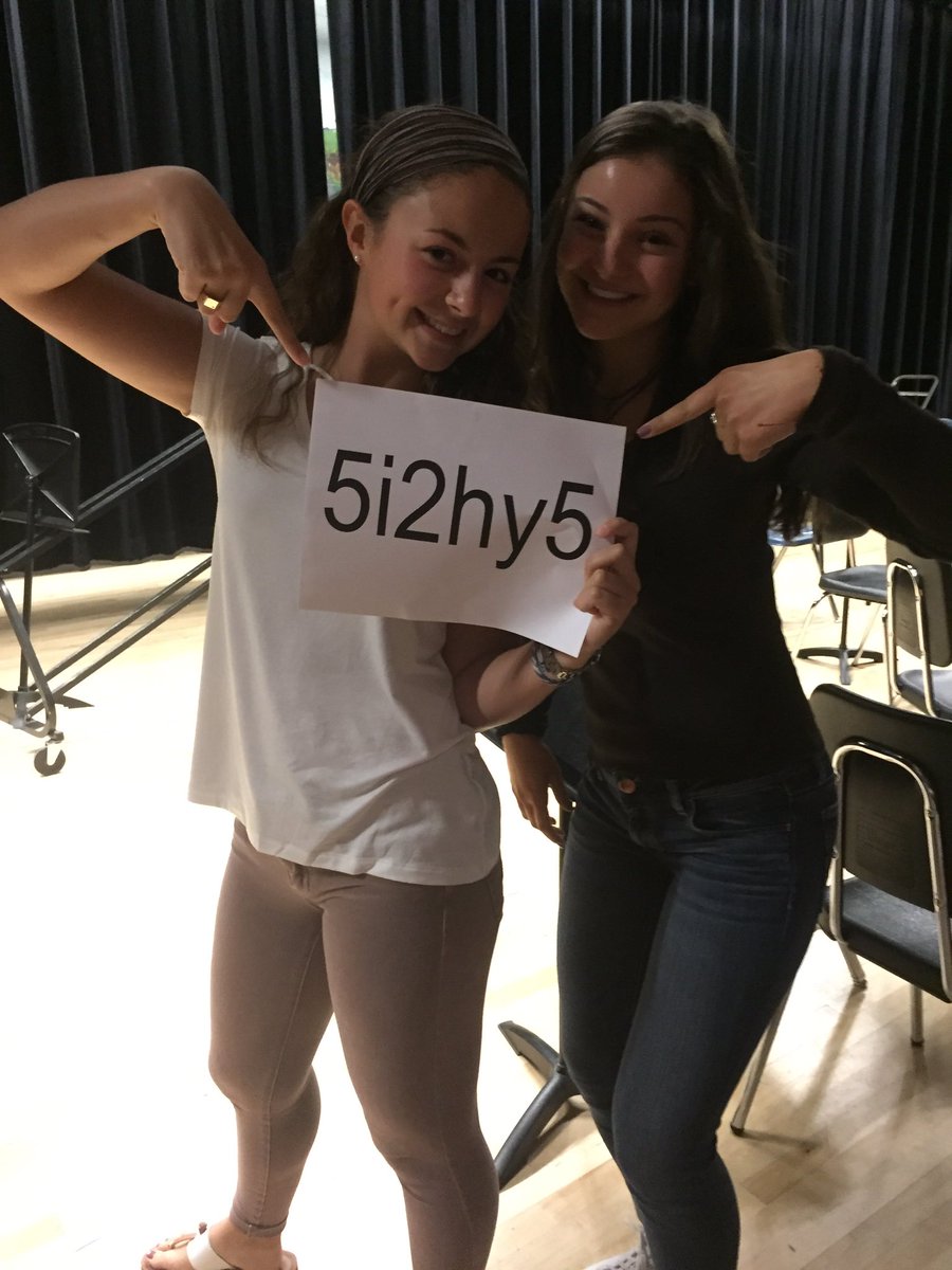 CouncilRhhs's tweet photo. Please sign up for the student council google classroom! Here is the code if anyone missed it at the meeting yesterday https://t.co/cUbWe2gW5G