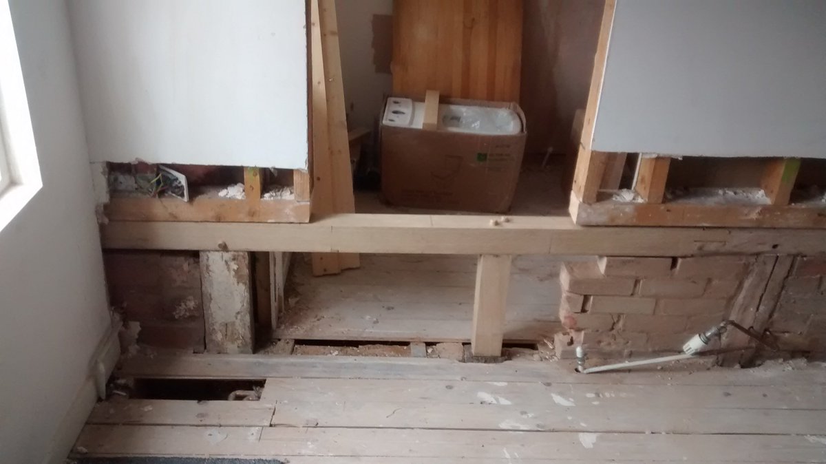 petercox1951's tweet image. We are here to reinstate the oak beam. #timberrepairs #resinrepairs #onsite ow.ly/tRFj30eTnug