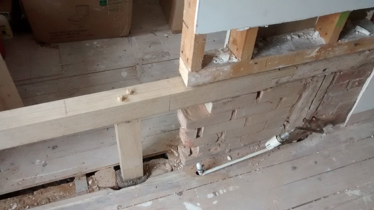 petercox1951's tweet image. We are here to reinstate the oak beam. #timberrepairs #resinrepairs #onsite ow.ly/tRFj30eTnug