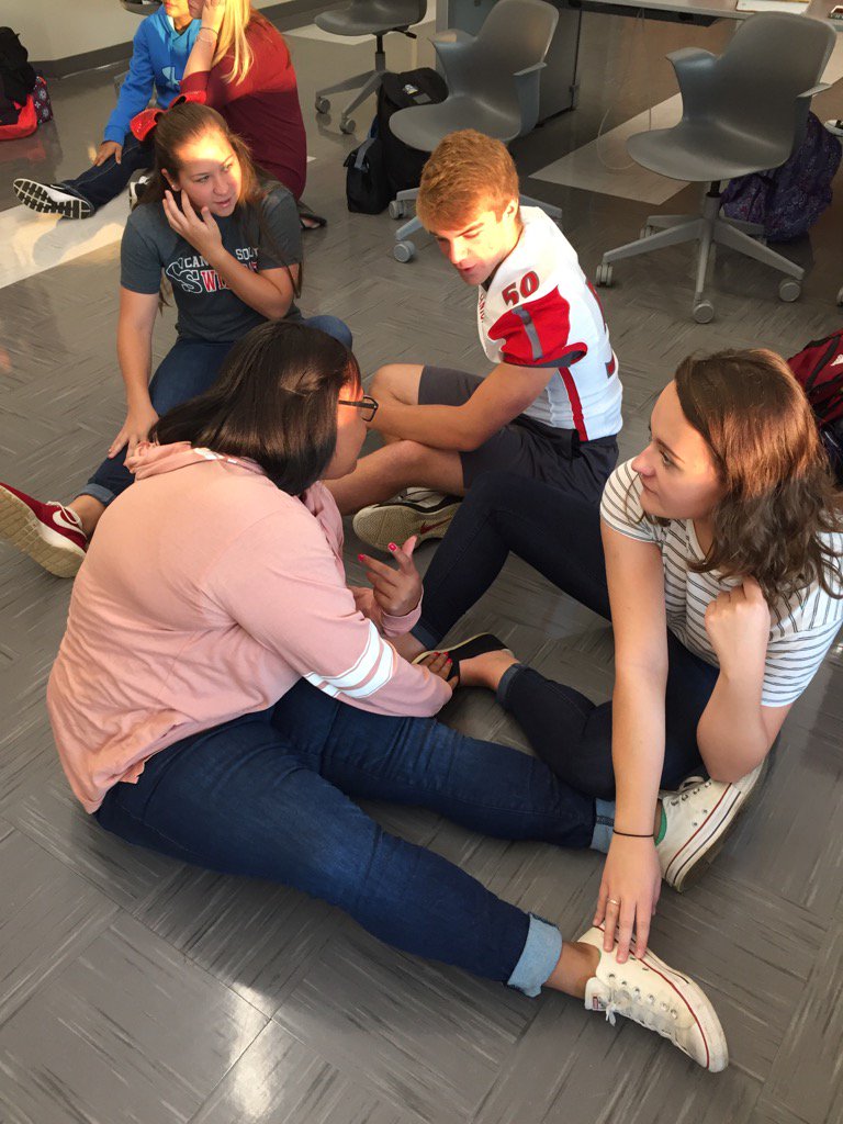 CantonLocal's tweet image. Students leaders connect in the Design Center!