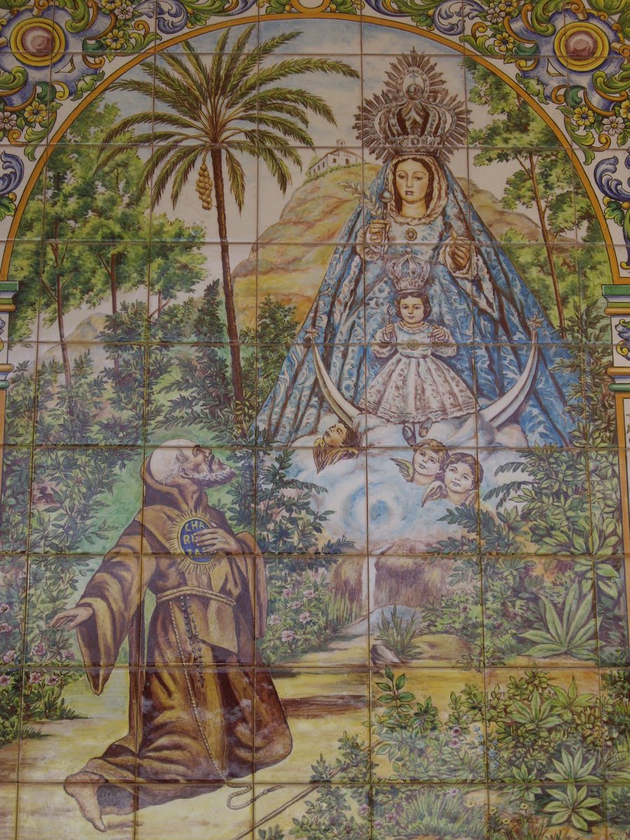 Reina de la Victoria, madre y patrona de Málaga. Felicidades Santa María de la Victoria Coronada