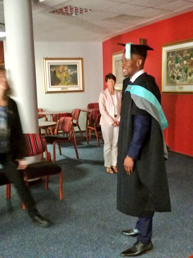 MapsMaponyane's tweet image. Studying &amp;amp; managing to graduate while being one of the best in the world!🇿🇦👌@AkaniSimbine Take a bow sir. A great example. Congratulations!🎓