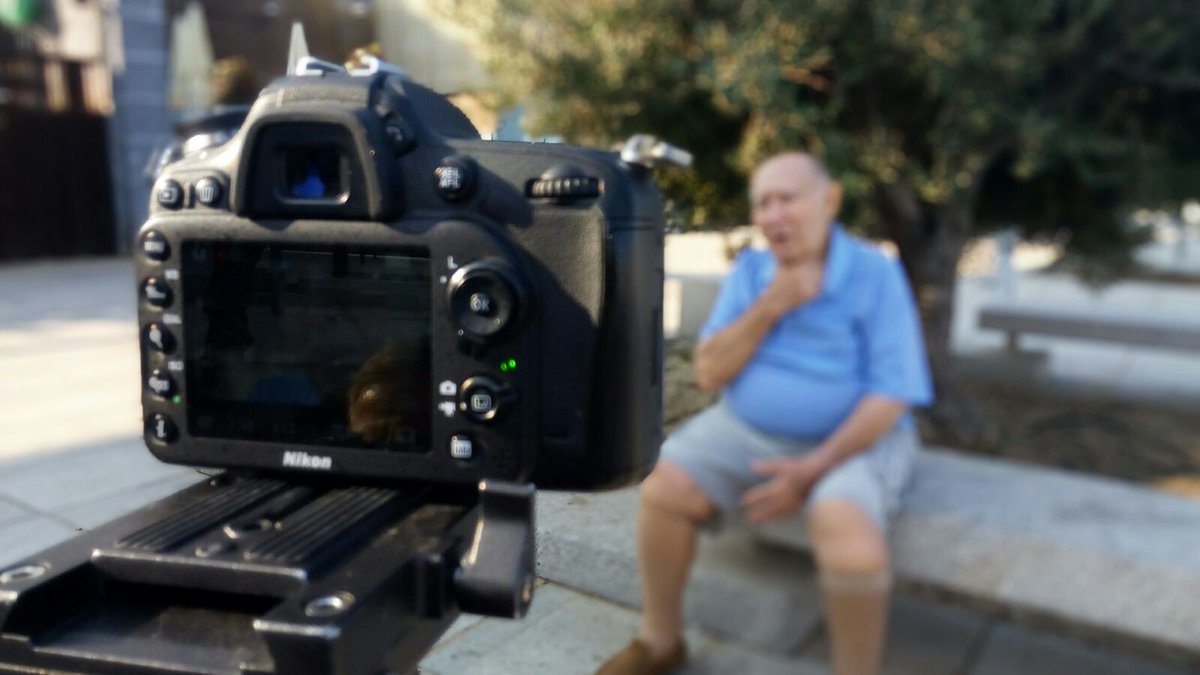 Alcances_Cadiz's tweet photo. Preciosas fotos del equipo de @saritadchiclana, de #aamma @AAMMAaudiov, que participa en @DocuExpres con un corto sobre el #alzheimer. https://t.co/pApWFuvgoy