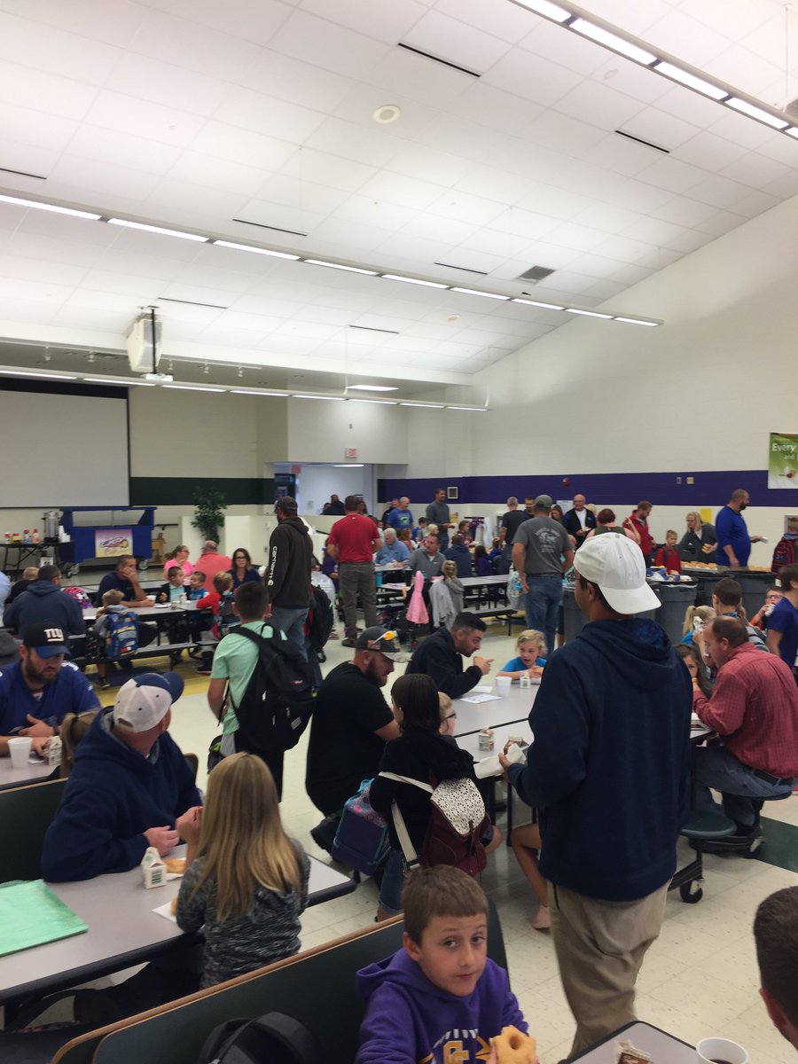 principalmazzei's tweet photo. Dads and doughnuts and kids!  #cometpride #crescomets https://t.co/NVxjOBuc5h