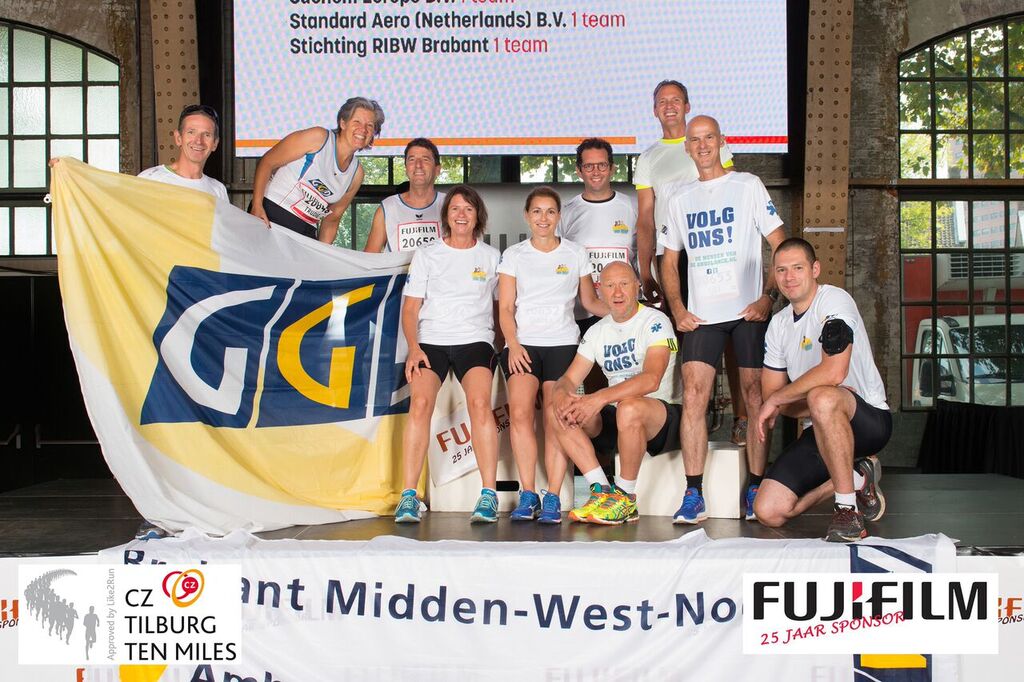 RAVBrabantMWN's tweet photo. Afgelopen zondag nam een team van sportieve collega's van RAV en @ggdhvb deel aan de Ten Miles (16,2 km) in Tilburg. Goed gedaan collega's! https://t.co/ES9IRZIvGW