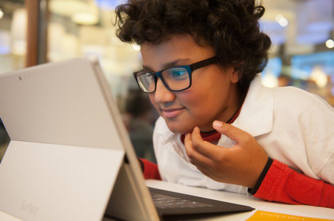 Hoe maak jij kinderen enthousiast voor code? Codeweek = van 7 t/m 22 oktober. Meld snel je #codeNL activiteit aan: ow.ly/UV7u30f0rXb
