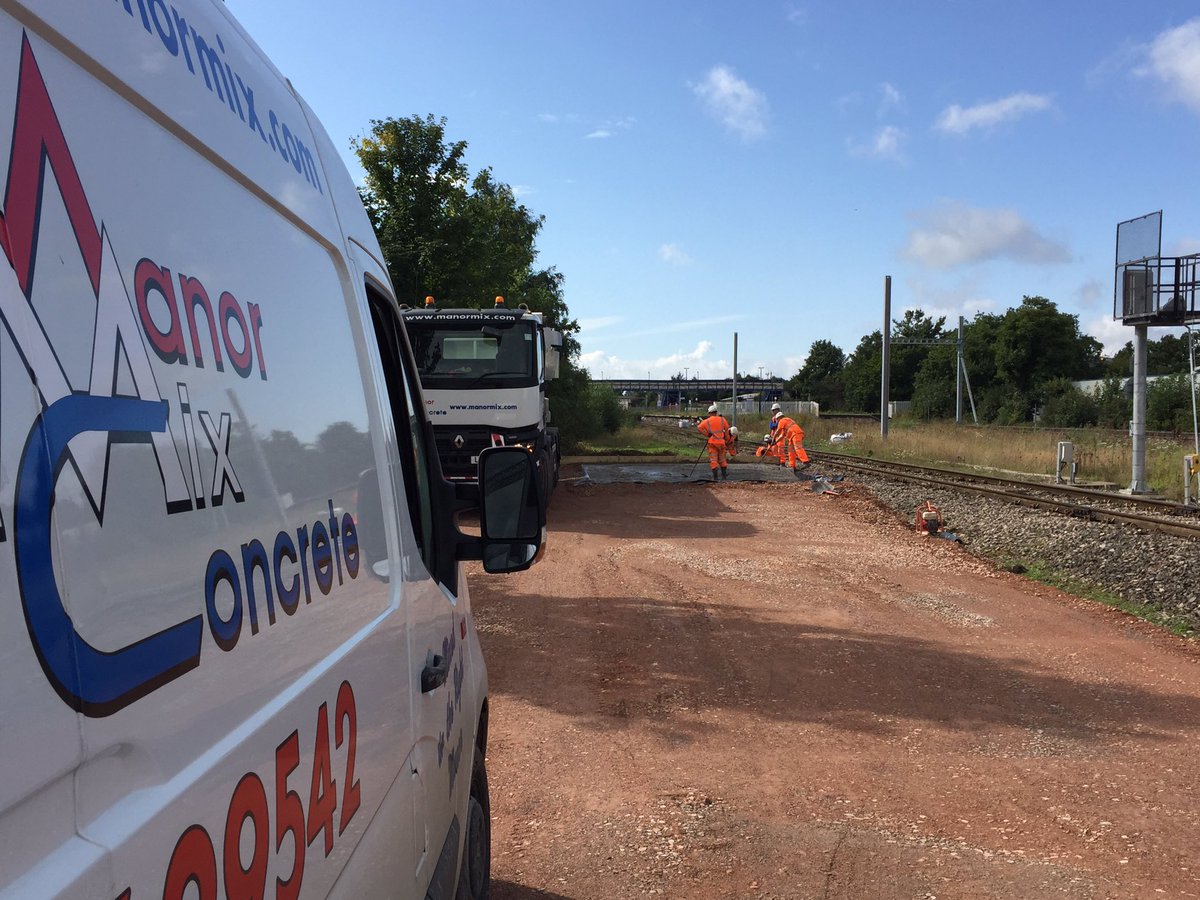 ManorMixUK's tweet image. Day time on the railways #levelcrossing #slab #cubetesting #newbury #mixonsite #happyfriday