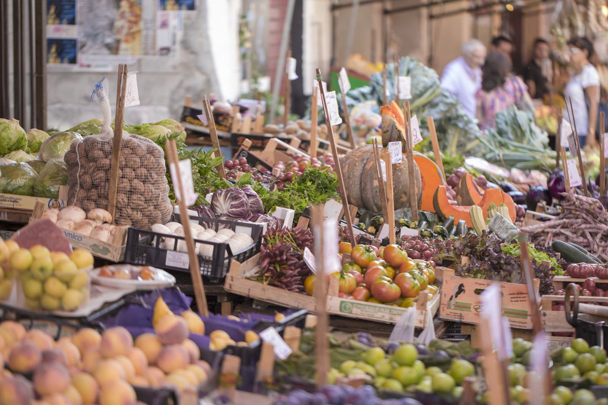 GODO sources all its fruits and vegetables fresh from the market! Order now at mygodo.com 
#GODO #food #delivery #tech #london