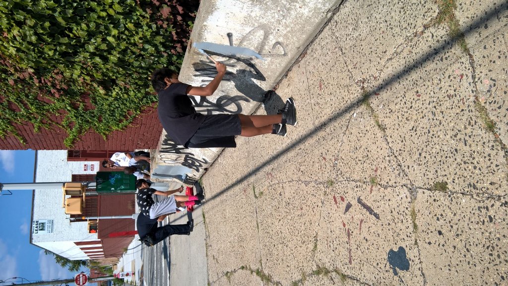 NYPD76Pct's tweet photo. #76Pct #YouthExplorers and NCOs working together to make our neighborhood a little bit cleaner #brooklyngraffitifree https://t.co/rsalULB45L