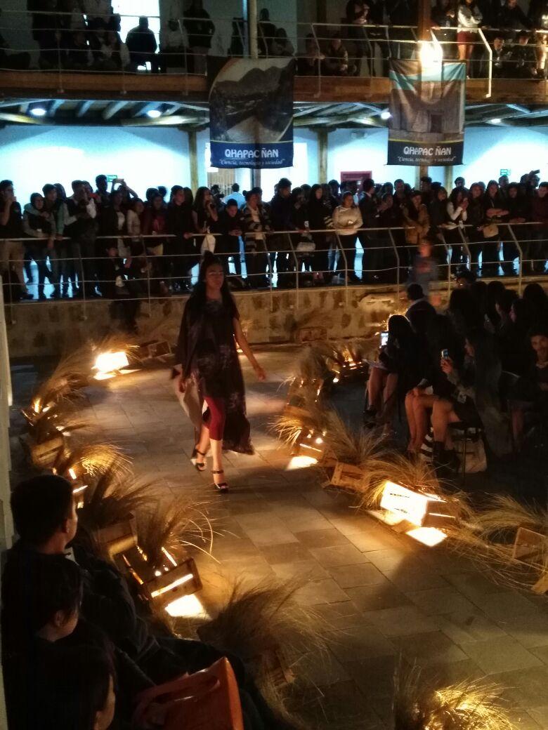 InstitutoAloasi's tweet photo. 39 aniversario de Quito Patrimonio cultural de la humanidad. Noche Cultural estudiantes y docentes @InstitutoAloasi https://t.co/LnJtsRq5Uz