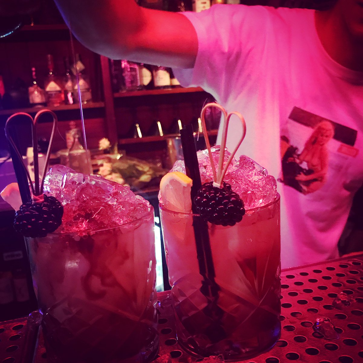 Happy hour... check
Gin... check
BCD threads... check... 
HAPPY HOUR 7pm...
£3.50 pints 😵 2 classic cocktails £11 🤗 Bottle of house wine £11