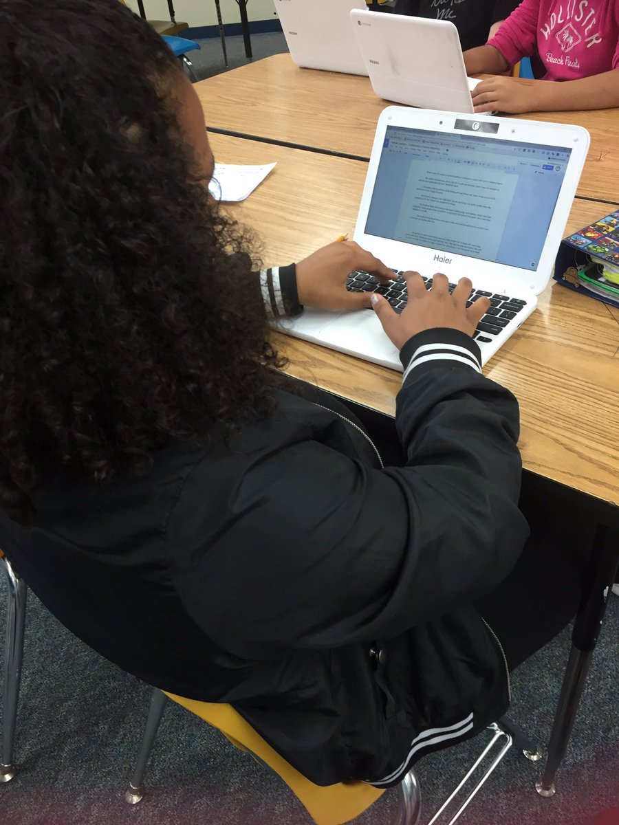 TeacherSCharles's tweet photo. #Write2Learn Ss synergizing to create informational texts- transcribing interviews. So proud of their work! #writingwithmentors https://t.co/A8peB0UCff