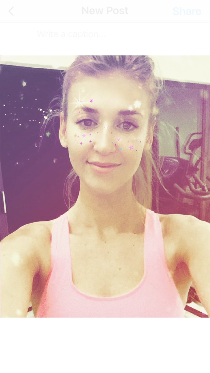 Messy hair after practicing my head stands #messyhairdontcare #gym #workout #xsglow #xspreworkout