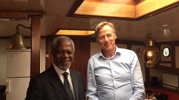 Very special and honored to have lunch with Mr. Kofi Annan at #MakingWaves event. bit.ly/2eL85Gz