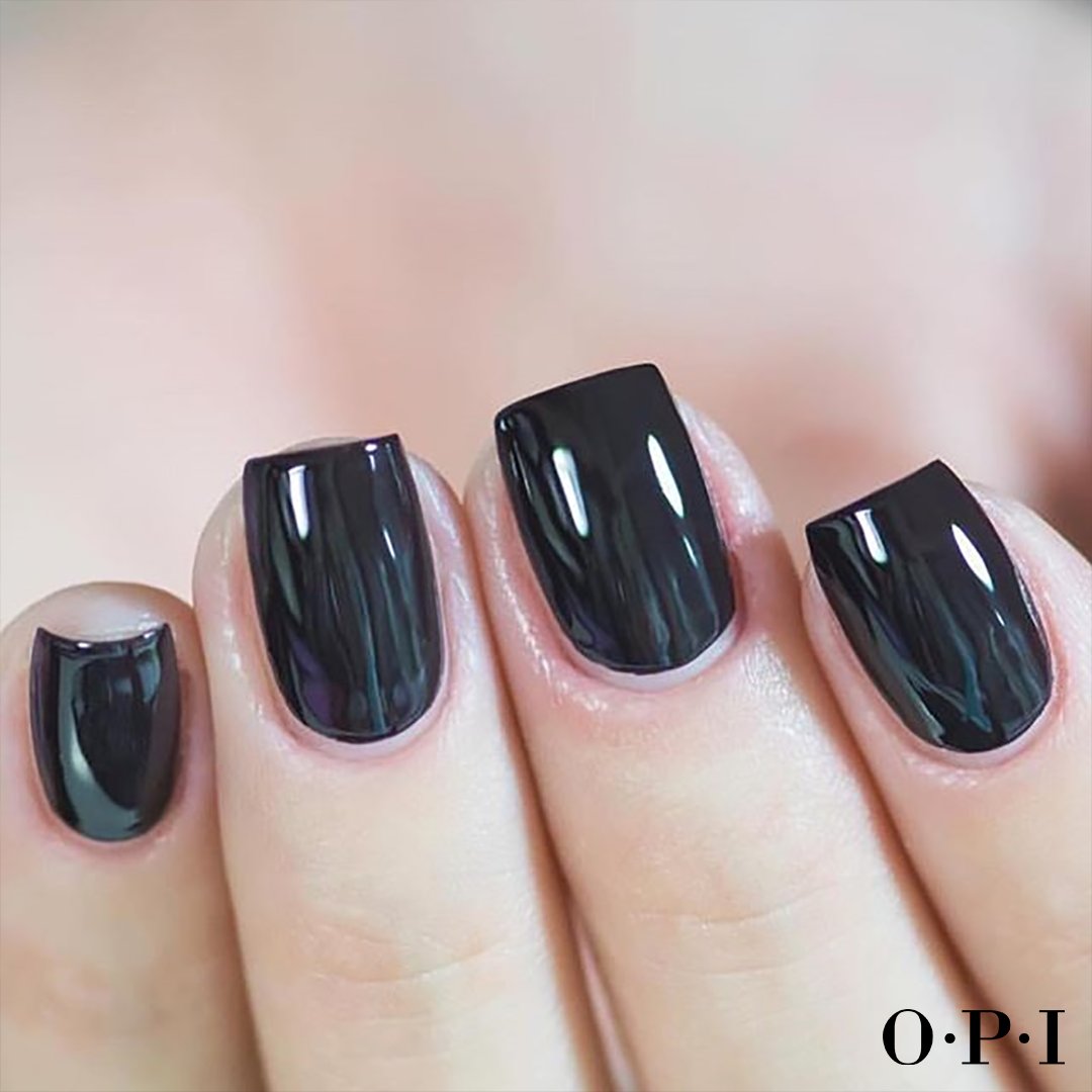 BLACK ONYX ♥ Probá un tono clásico también en Gel Color #OpiLovers
