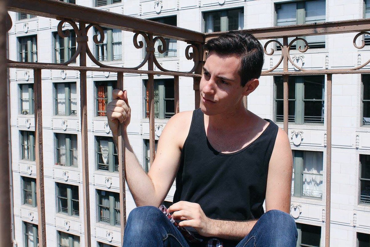 RyRyAx's tweet image. Rooftop Vibes. 👌🏻#model #actor #artist #notafraid #hireme #LosAngeles #Hollywood #gay