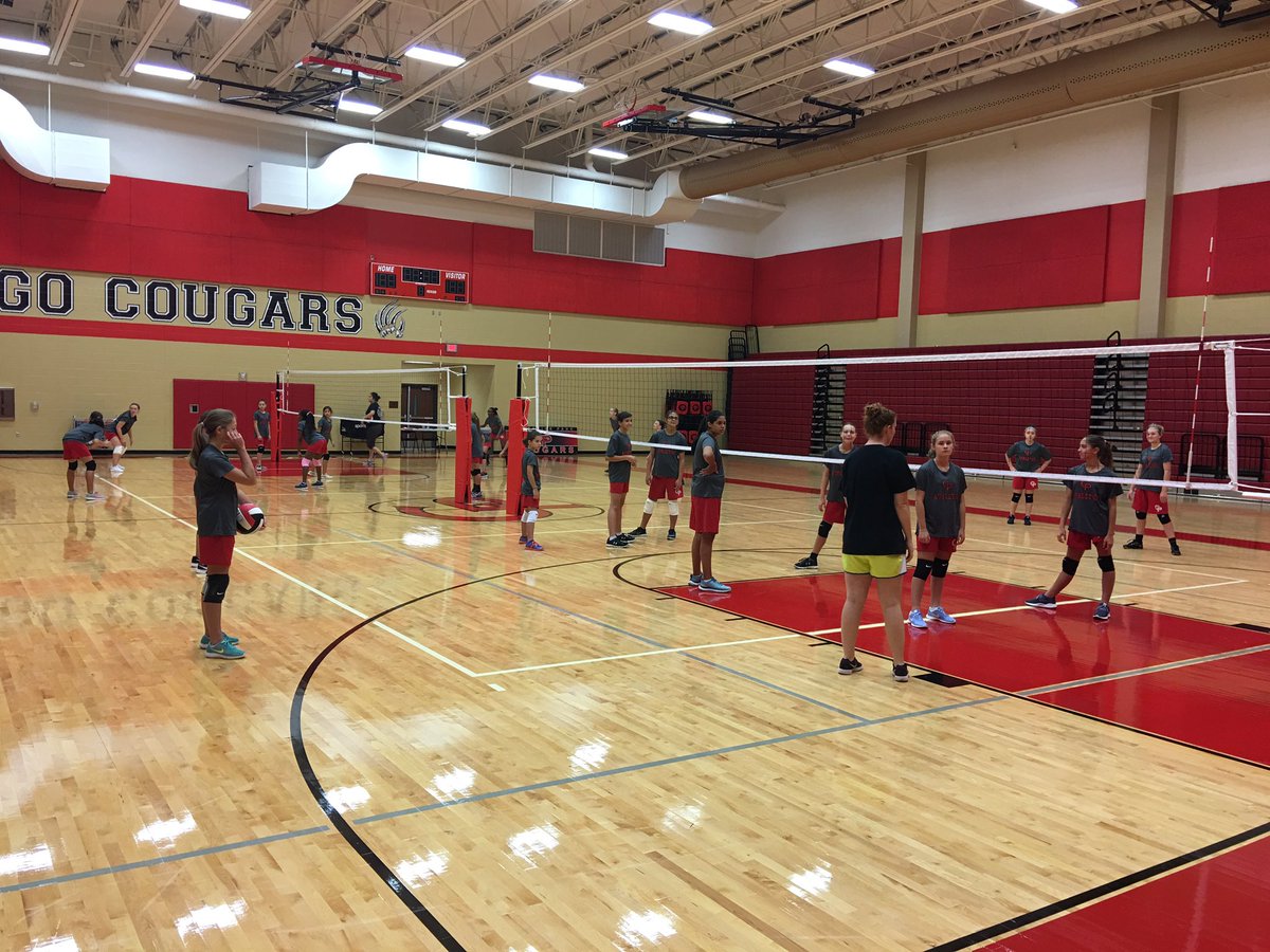 Chad_Stolle's tweet photo. @TISDCPJHS VB putting in the work early each day.  Tournament weekend - good luck! @TomballISD @CPJHLADYCOOGS #ontherise @TISD_athletics https://t.co/mRWGcXbgRK