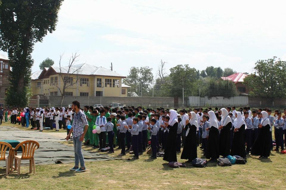 Touseefraina's tweet photo. Spent an awesome day with aspiring youngsters at Shopian today
 I am so happy to see kids playing, participating and showcasing their talent https://t.co/2Cp7GfzPJ7