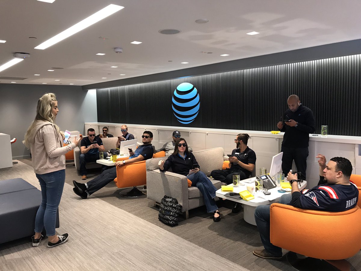 debgabriel16's tweet photo. Flagship Training @ATTBoylstonST w/ @Snapchat.Everyone's excited for @Spectacles @sccrchrs23 @erodatt @RobertBaptista3 @pnixnix #LifeAtATT https://t.co/8vyfmIroSy