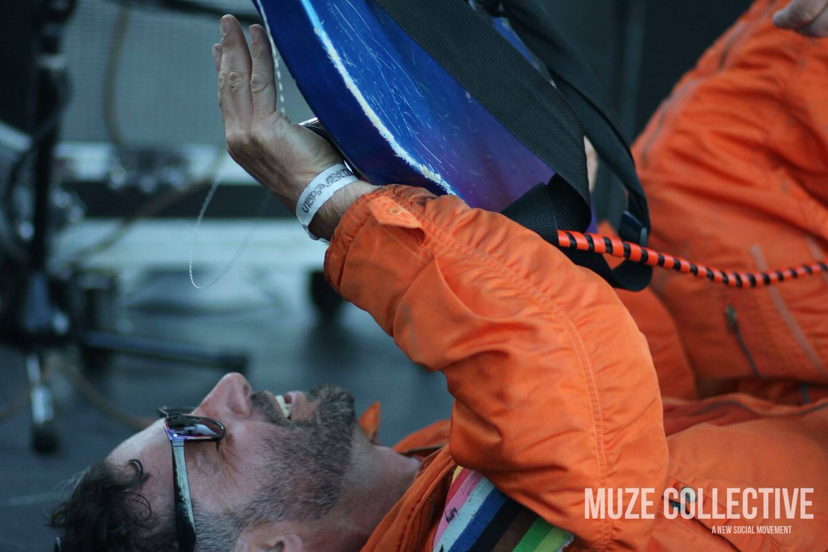 MuzeCollective's tweet photo. MAN OR ASTRO-MAN? #UTOPiAfest2016 https://t.co/aumQ8nzD1Y