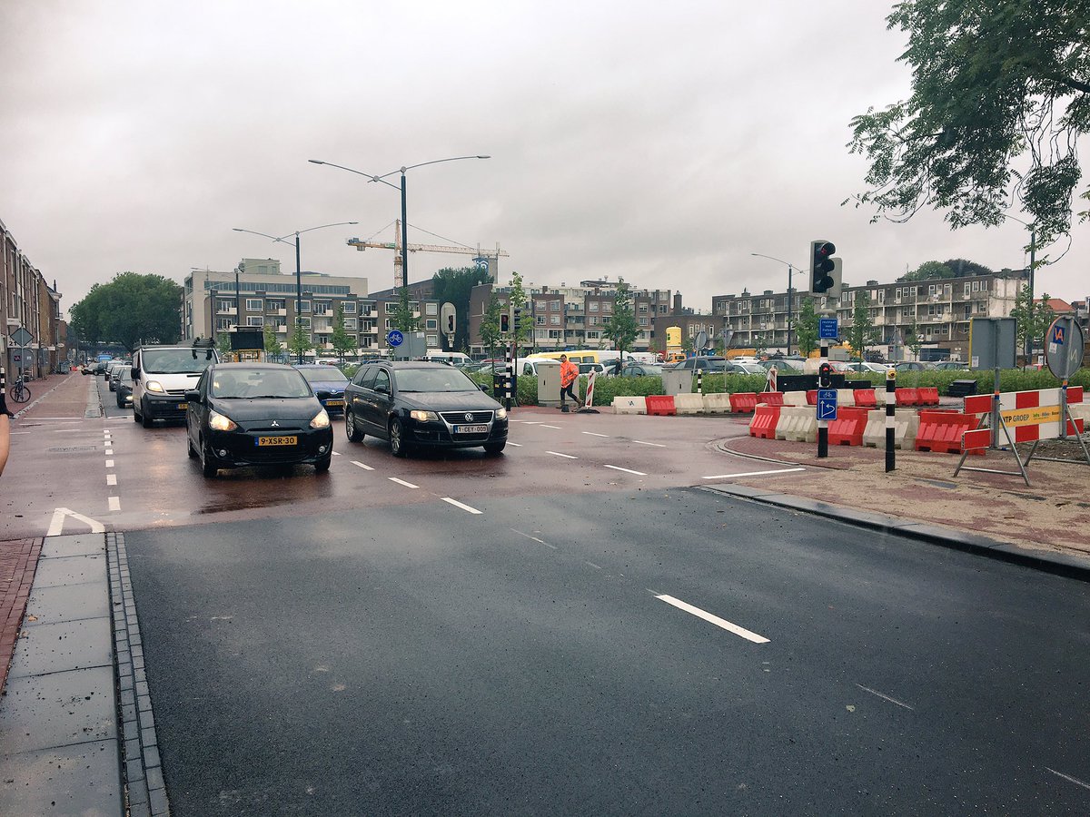 Er is hard gewerkt. De Weerdjesstraat is weer vrij voor autoverkeer. Straks ook alle ruimte voor voet en fiets. Arnhem wordt steeds mooier!