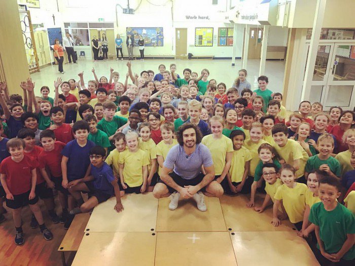 I want to get 1 MILLION kids exercising in schools next week <a href="/YouTube/">YouTube</a> 🙌🏼
Please RT and help spread the word 😀 thebodycoach.com/blog/my-missio…
