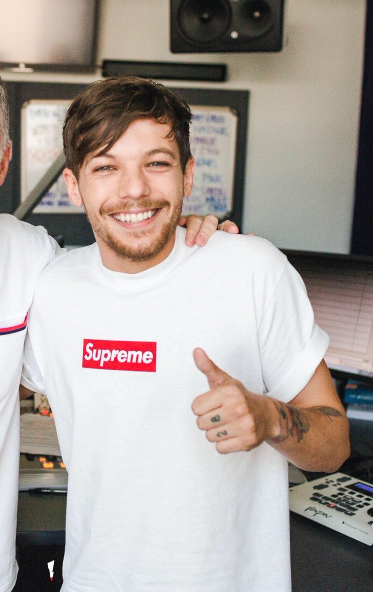 brighterdayslwt's tweet photo. #StayStrongLouis please protect my soft tiny angel at all costs 💛 he deserves far better. https://t.co/LRK7hfuifd