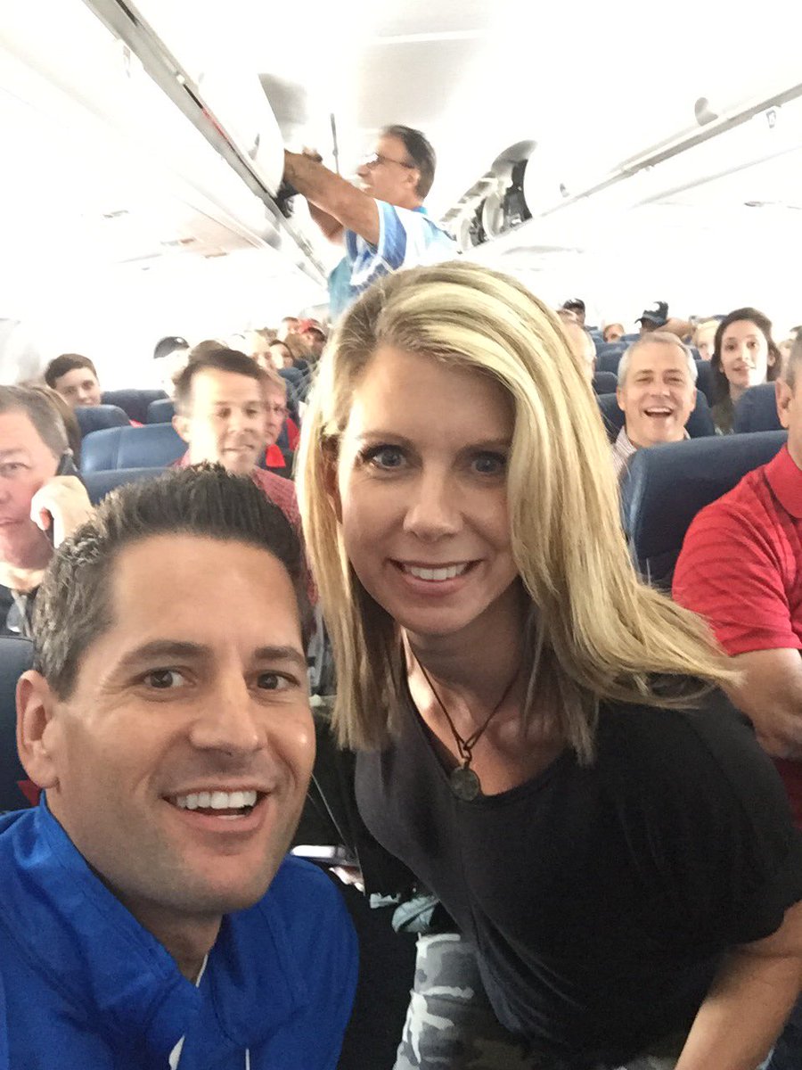 ZachKleinWSB's tweet image. Sold!!!
This kind lady volunteered to get bumped.. for a 7pm flight tonight to South Bend.. for $4,000... 
Not one fan wanted to get in late