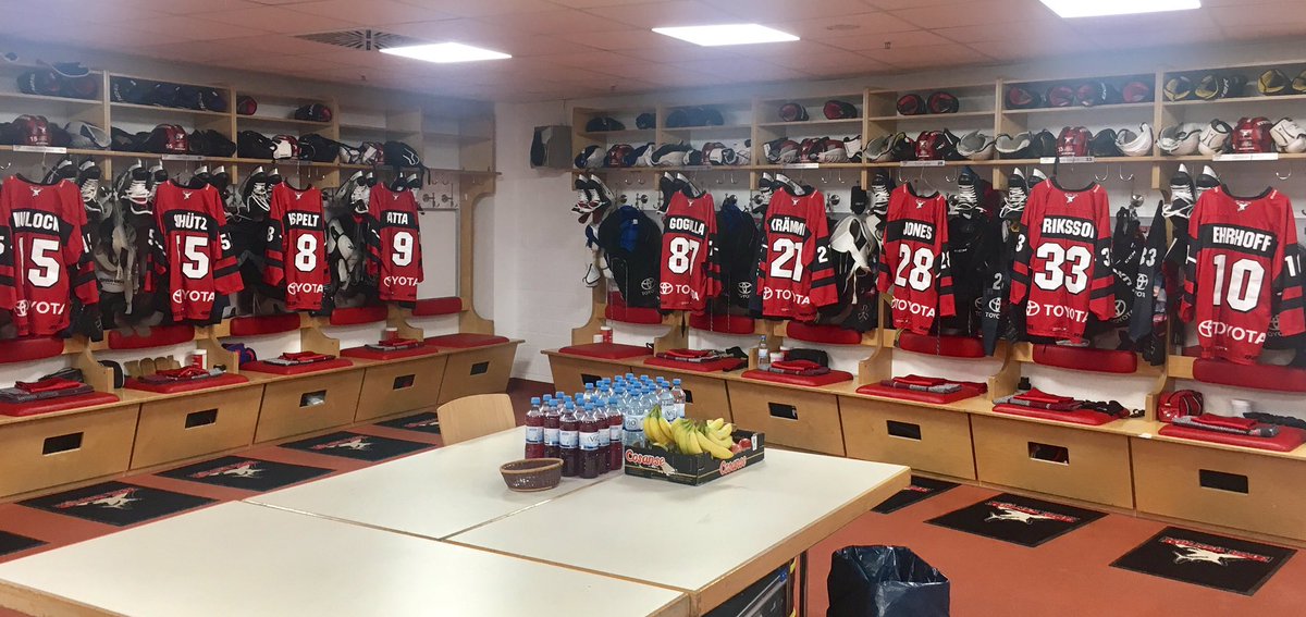 Koelner_Haie_72's tweet photo. Noch 3,5 Std! Wir wären soweit! Saisonstart! 2017/18! @Koelner_Haie_72 vs. @FT_Pinguins 19:30h! #aufgehtshaie https://t.co/QSWqHEb1fX