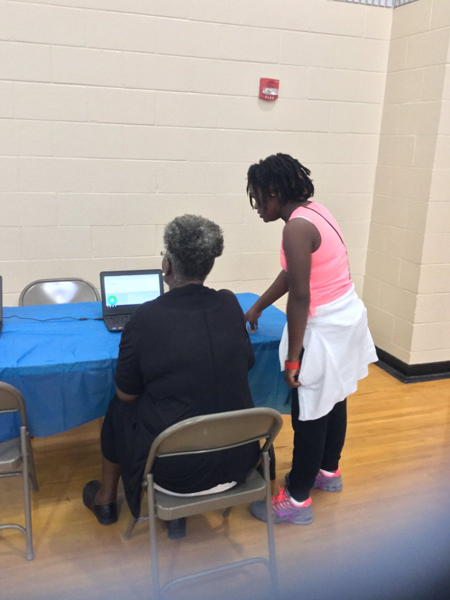 JenniferBrayboy's tweet photo. Grandparent's Day at #lresexplorers! #flipgrid Students helping grandparents! @CCSElemEd @CumberlandCoSch #icccs @dcwnbct #ccslres https://t.co/f7vfb5e6O8