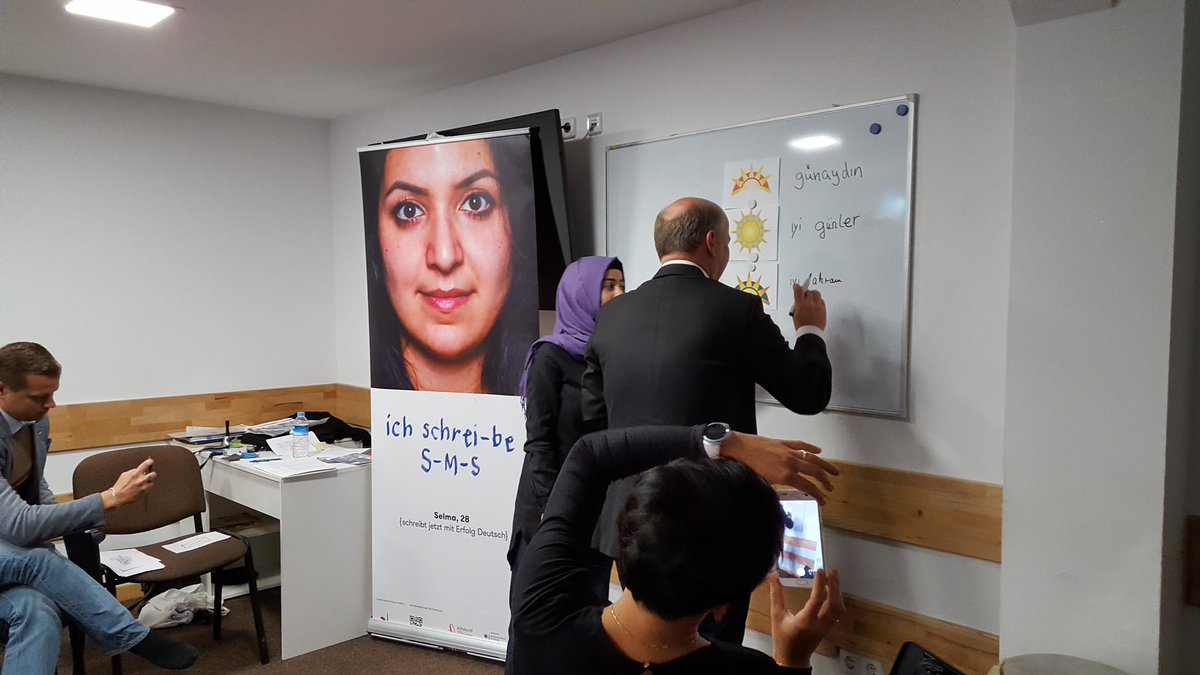abcami2's tweet photo. Sensibilisierungsworkshop in Spandau deutsch-türkisch #weltalphatag #kontrastiv https://t.co/0mXb7aHSMT