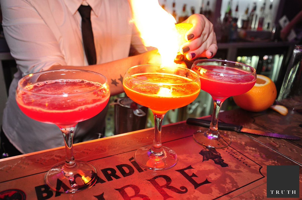 It's the weekend 👏🏻🎶🥃🍸