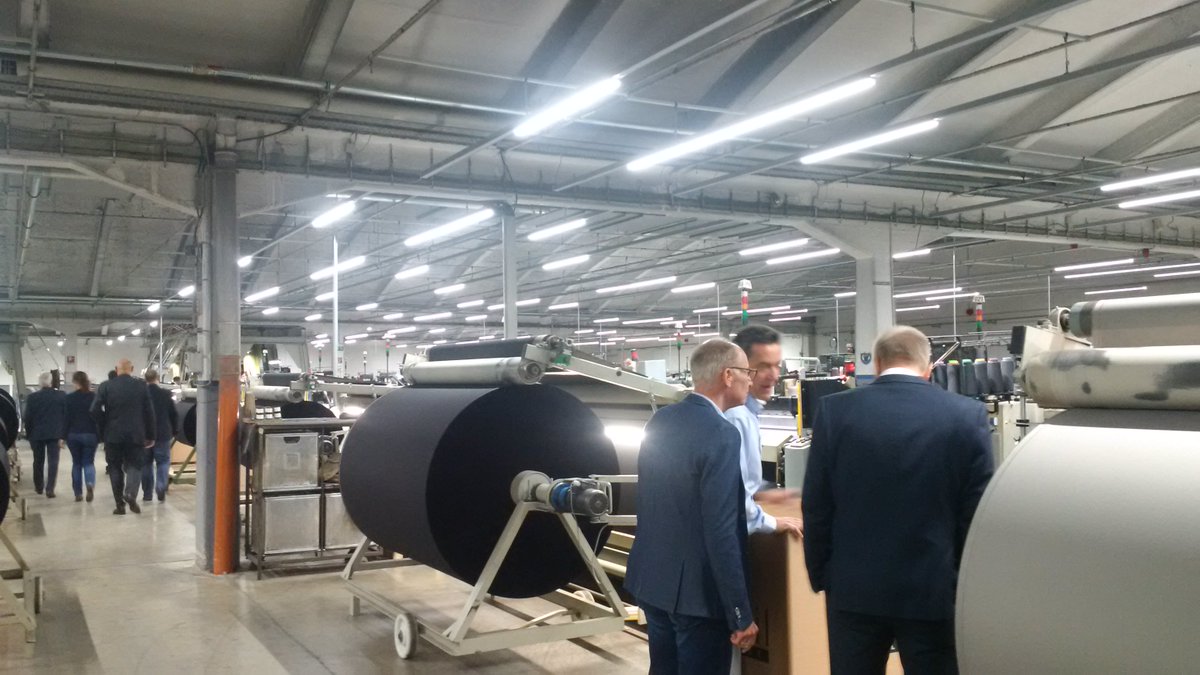 dialogZDI's tweet photo. 90 Webmaschinen produzieren am Standort #Mönchengladbach Stoffe für die #Automobilindustrie #NRWistINDUSTRIE #AUNDE https://t.co/tPfvfC2f1H