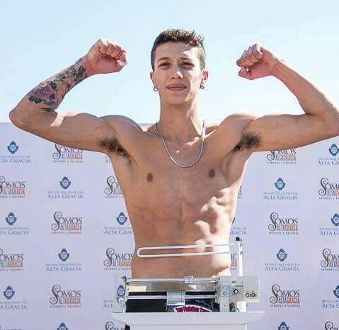 NotiCanalDos's tweet photo. Hoy en el estadio de Quimsa( Santiago del Estero)  Edu Casal vs Hugo Roldán, en una pelea a 4 rounds. Transmite @TNTSportsLA desde las 23hs. https://t.co/cd2MhezzvU