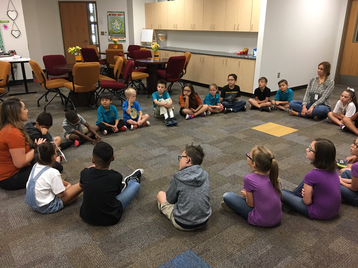 JMadrid_YISD's tweet photo. 1st SPEED Grant military group session reviewing group norms & getting to know each other #TheButlerExperience #TeamSISD https://t.co/pSSZNLSSi8