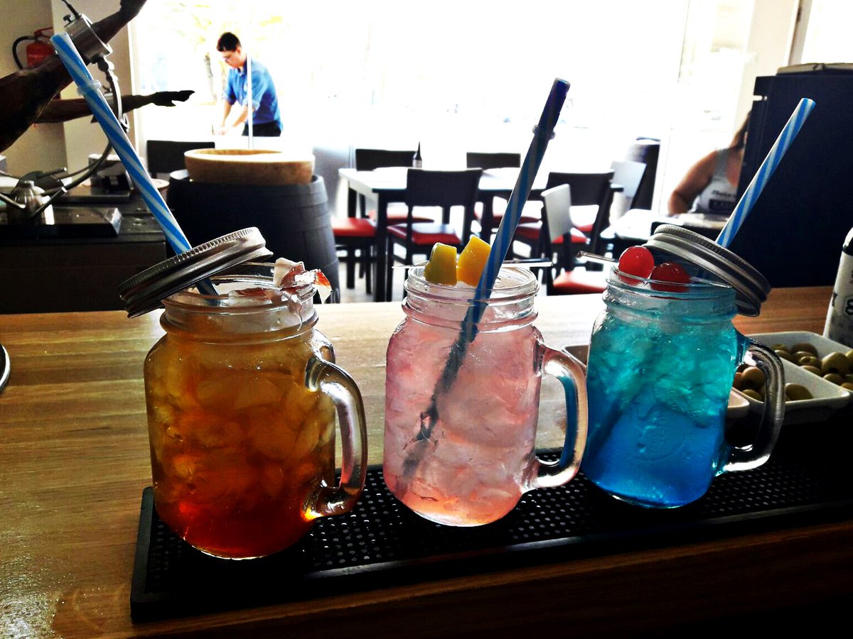 El Señor de los Anillos, Star Wars, el #Padrino... Nos gustan las trilogías, y a ti?Os presentamos nuestra trilogía de #cócteles! 😎🍹 #málaga