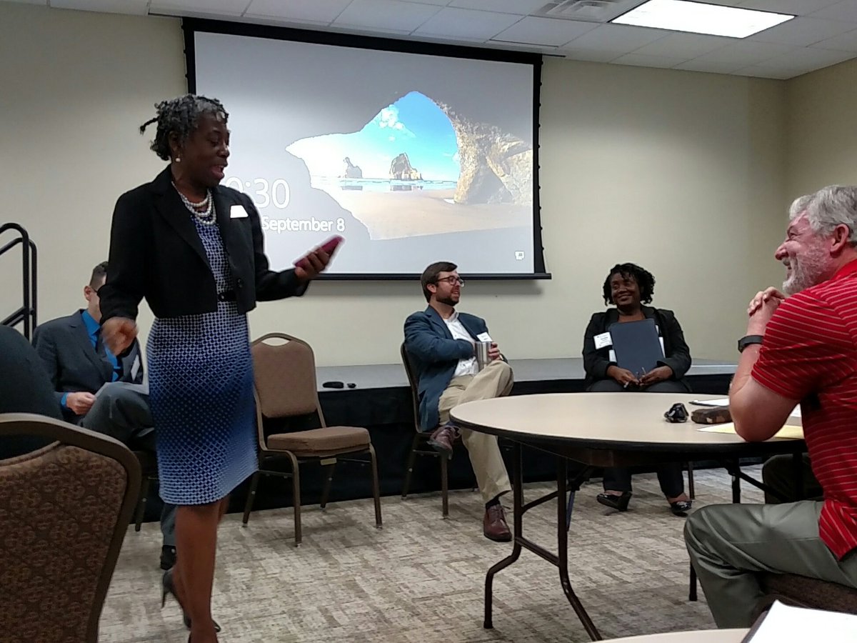 AUG_EWL's tweet photo. Full room at the #OFDTE2017 social media panel. https://t.co/7wm0TzcHYb