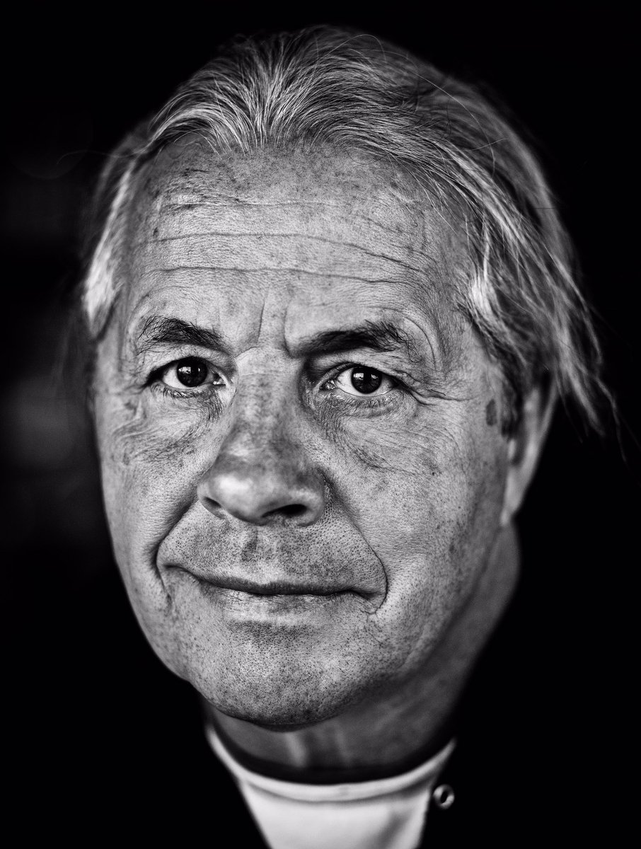 leahhennelphoto's tweet photo. #yyc wrestling legend and cancer survivor Bret Hart has been named spokesman of this year's #terryfoxrun #portrait https://t.co/eBkuwBee8G