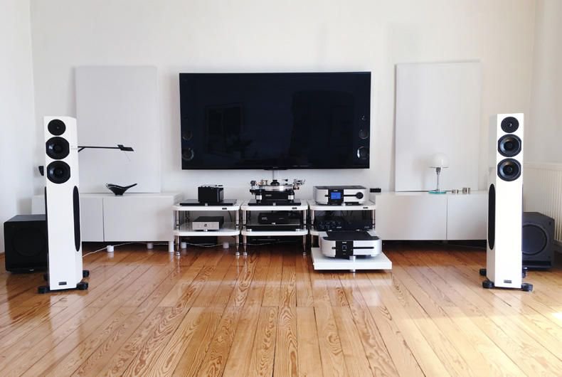 whathifi's tweet photo. 9 of the best readers' hi-fi and home cinema systems #WHFsystems https://t.co/eKIdeQMom4 https://t.co/xwyM3zMkK3