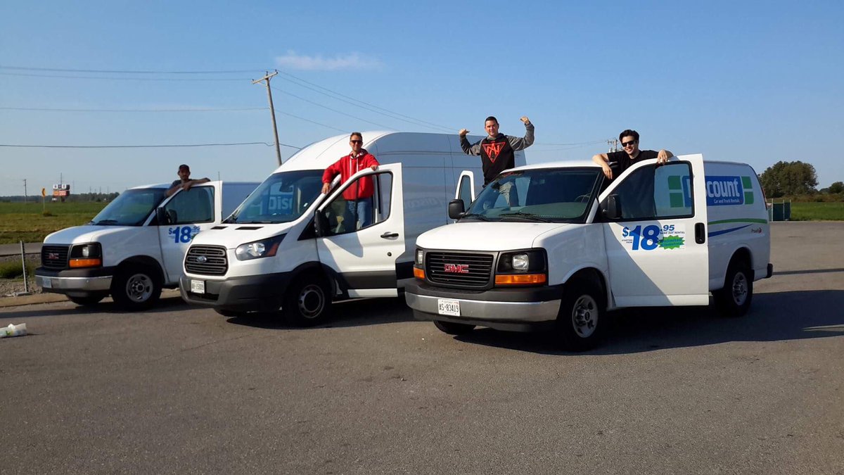 RedemptionDogs's tweet photo. Meet our vans: Reynolds👉🏻Twain👉🏻Gosling. Packed full of food, diapers, blankets! #HurricaneHarvey #HarveyDogsTO https://t.co/Dij0DESvs2
