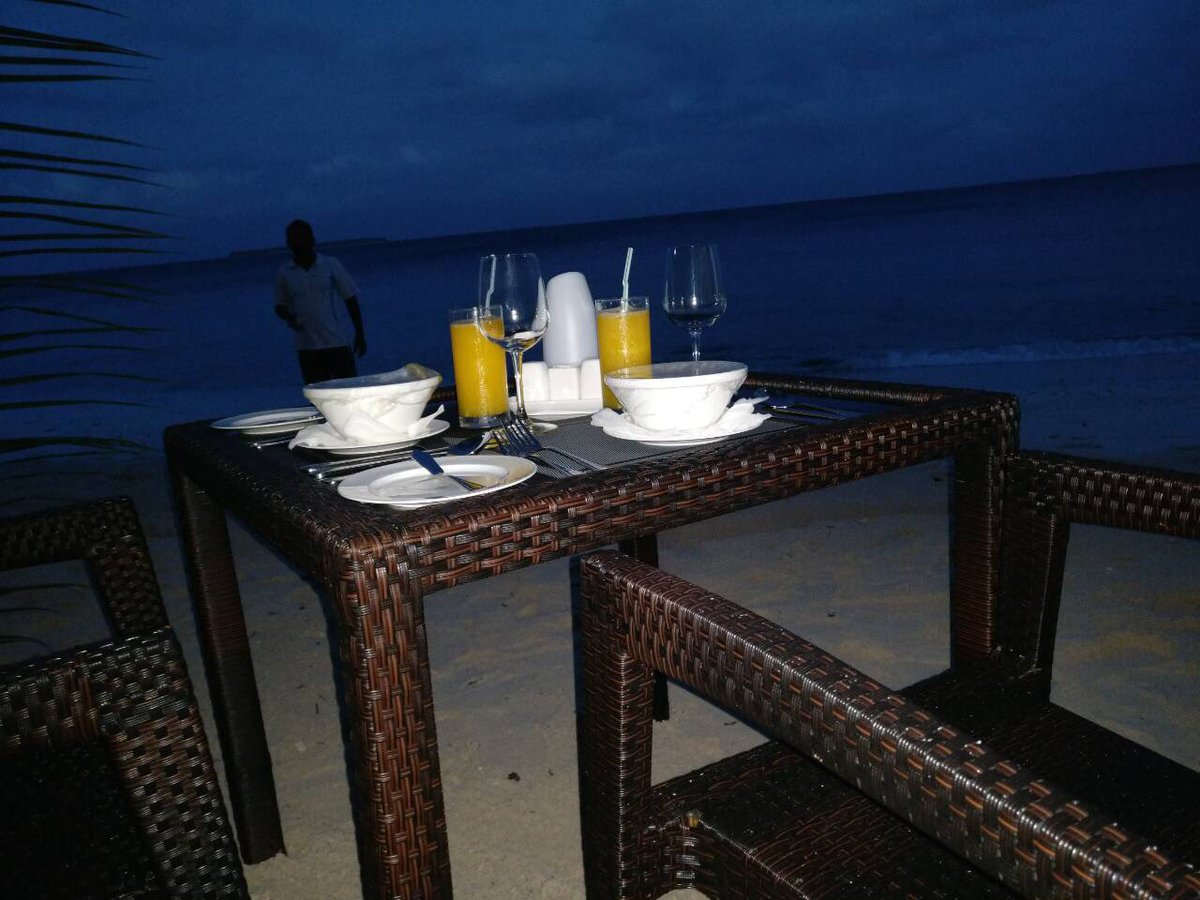 sabbatravels's tweet image. "A romantic setup by the beach"

#couplegoals #romantic #honeymoon #sabbasummersuite #love #romance #memories