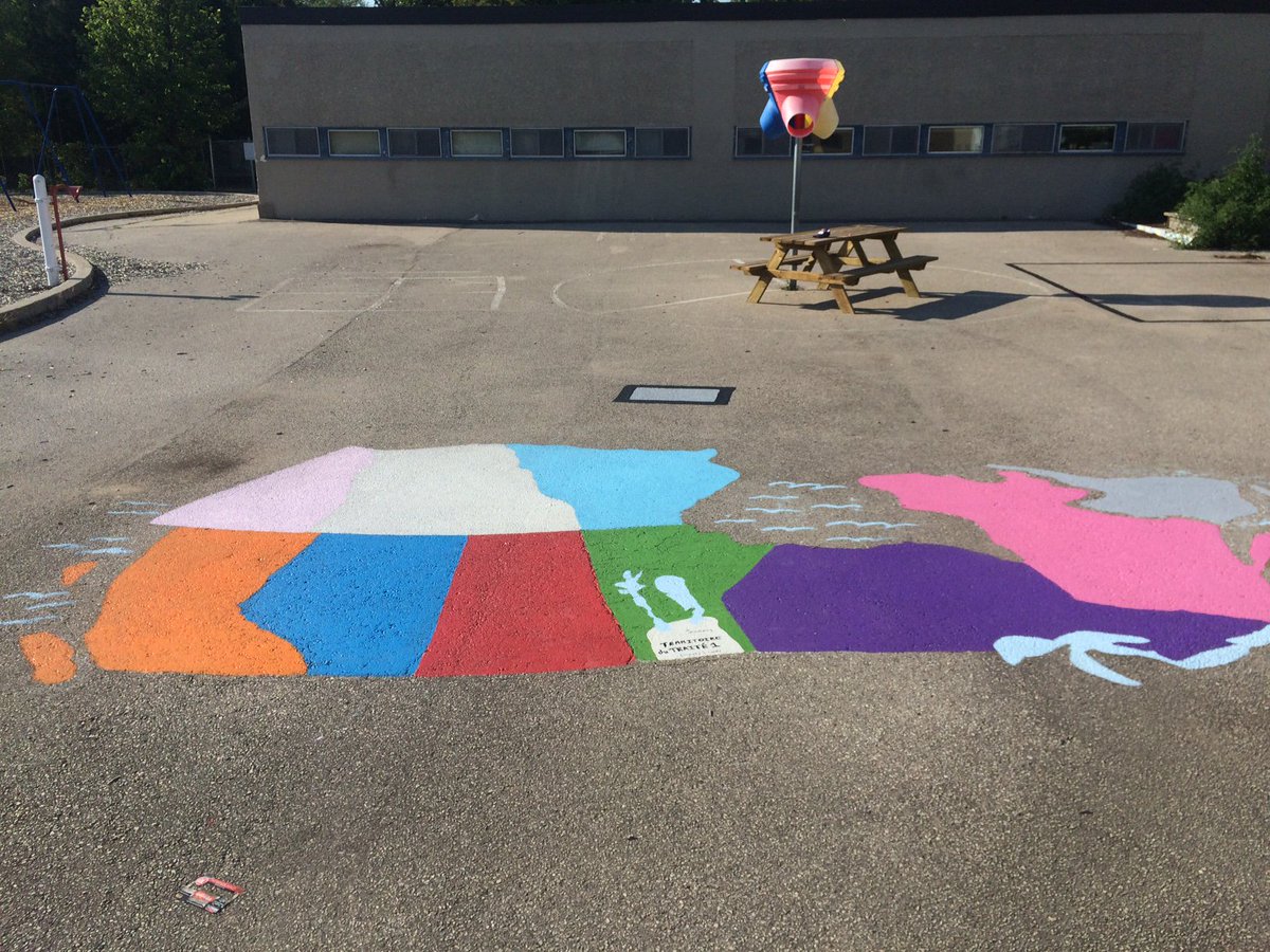 VarennesPE's tweet photo. @mrdenkpeclass @FitandFunPlay Thanks to @jazmieraditter for all your help. Nice to see @varennesLRSD students playing out there @Routhier_PhysEd @LouisRielPEHE https://t.co/dBzBfC6RDM