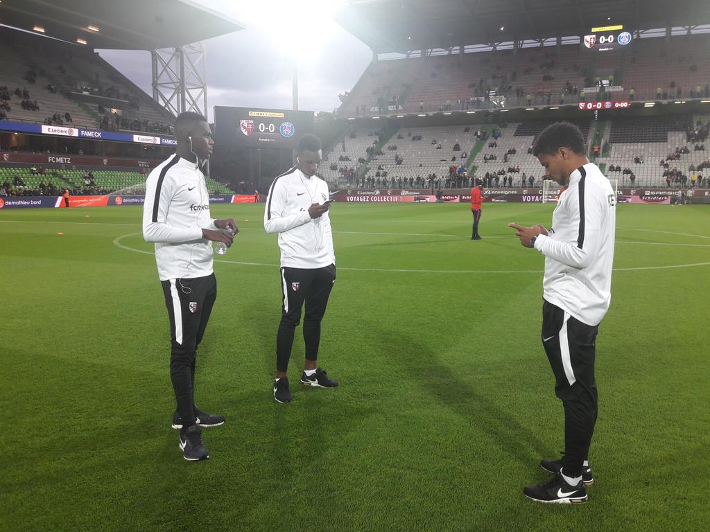 #FCMPSG Même si la pelouse est parfaite, une petite reconnaissance s'impose pour <a href="/moussa_nkt/">Moussa Niakhaté</a> <a href="/MatthUd_/">Matthieu Udol</a> et <a href="/NguetteO/">Opa Nguette</a>