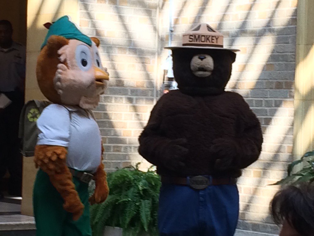 BSullivanNewsDC's tweet photo. Woodsy Owl and Smokey Bear have arrived at the Jamie Whitten Agriculture Building for Tony Tooke swearing in. https://t.co/OOPPA5S5GL